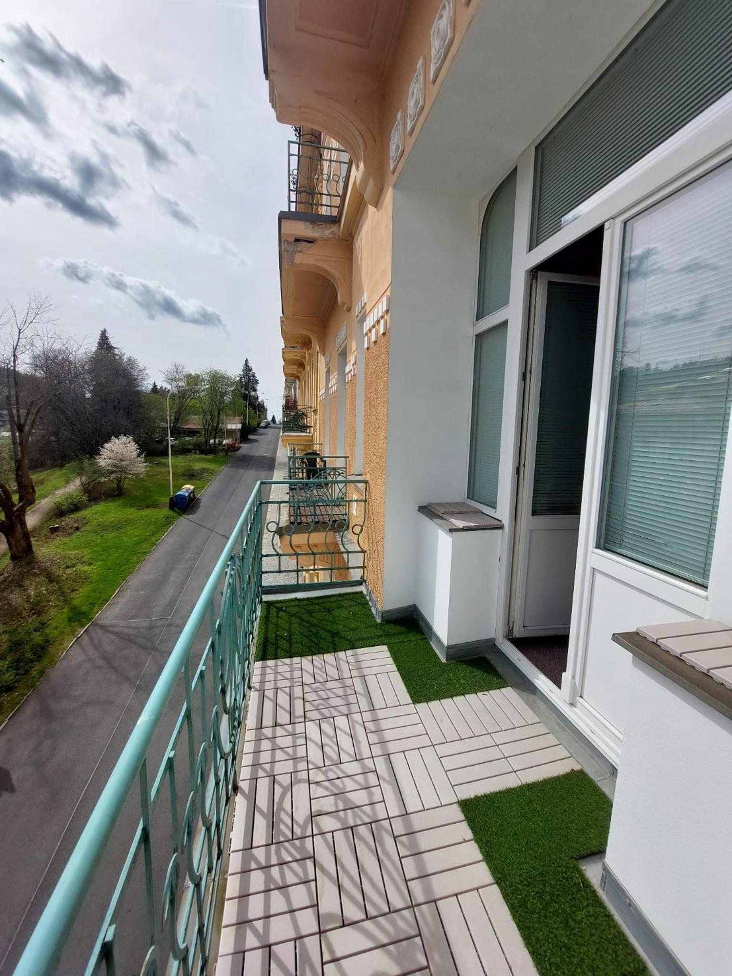 Balconies Above Colonnade Apartamento Mariánské Lázně Exterior foto