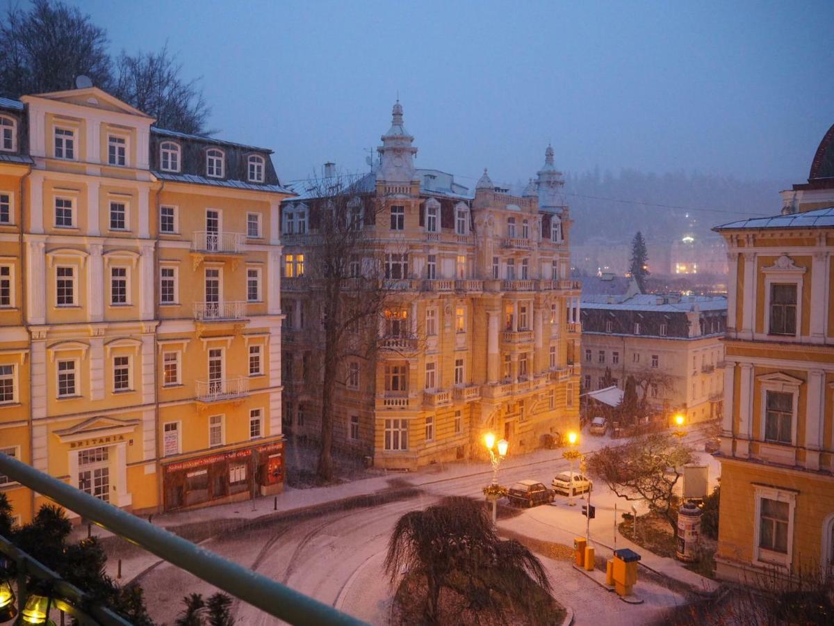 Balconies Above Colonnade Apartamento Mariánské Lázně Exterior foto